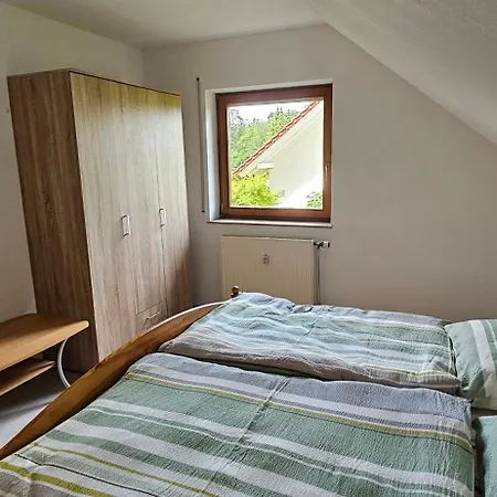 Apartment Ellenberg - Ferien- Und Monteurs-wohnung Geislingen